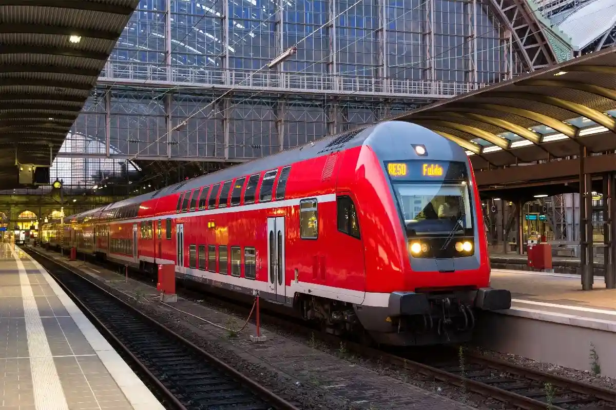 Движение поездов в Германии нормализуется после шторма