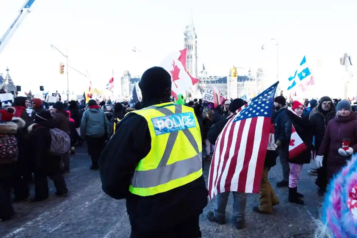 Канадские власти борются с протестом. Фото:Markgo / Shutterstock.com