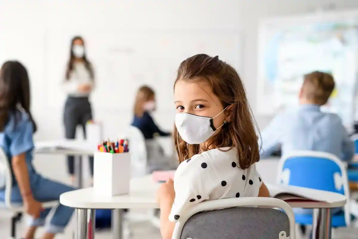 С 7 марта защитные меры в школах и детских садах должны быть «тщательно сокращены». Фото: Halfpoint / Shutterstock.com