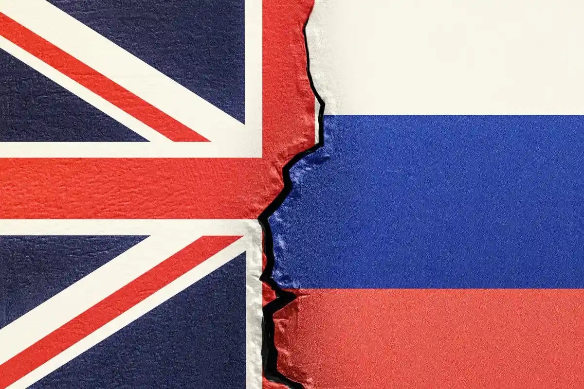 Великобритания ввела санкции против Усманова и Шувалова. Фото: Stuart Miles / Shutterstock.com 