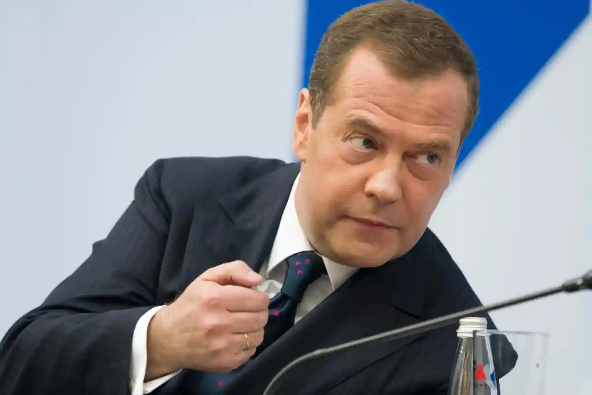 Медведев угрожает Западу разрывом отношений