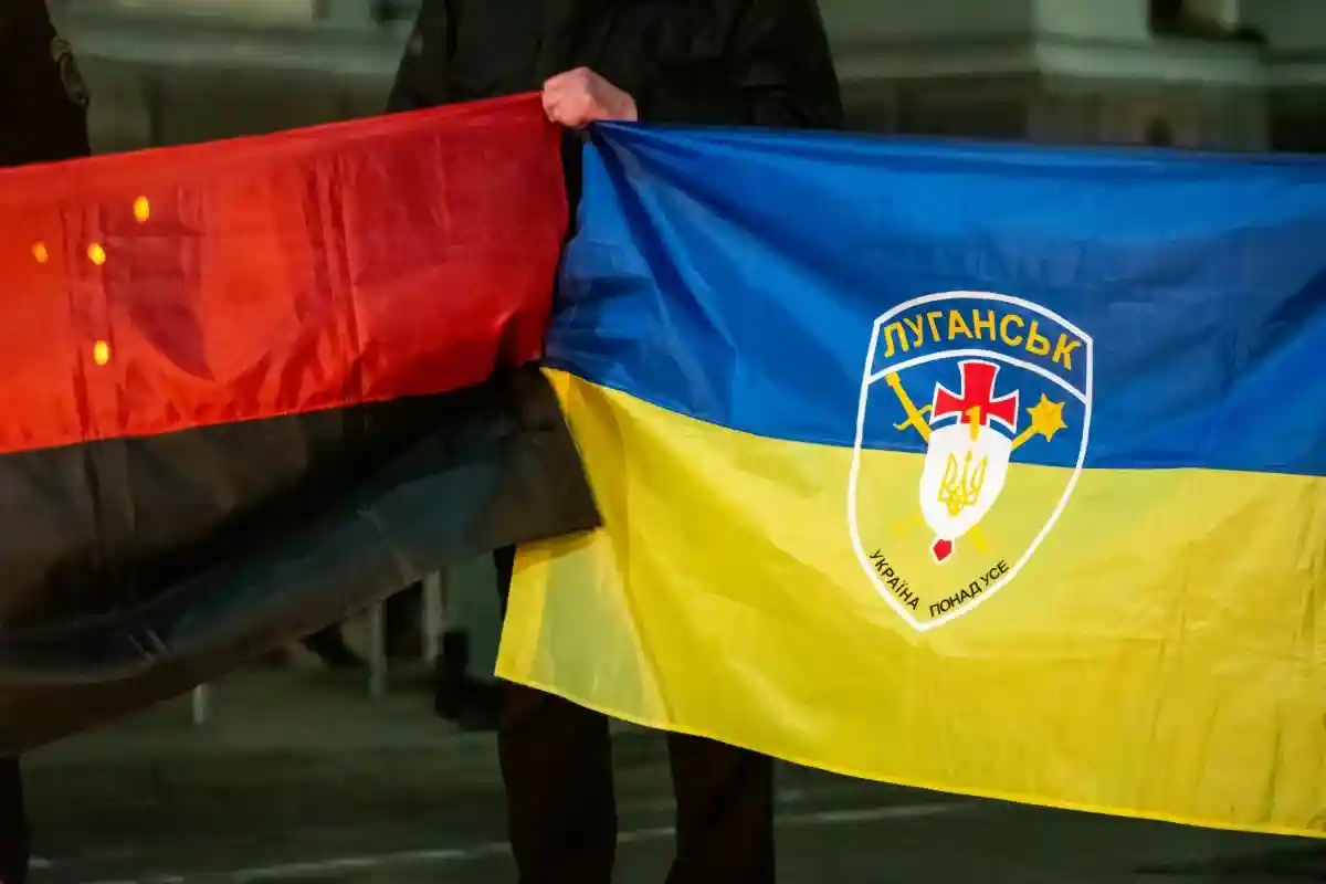 Картинки украинского флага и российского