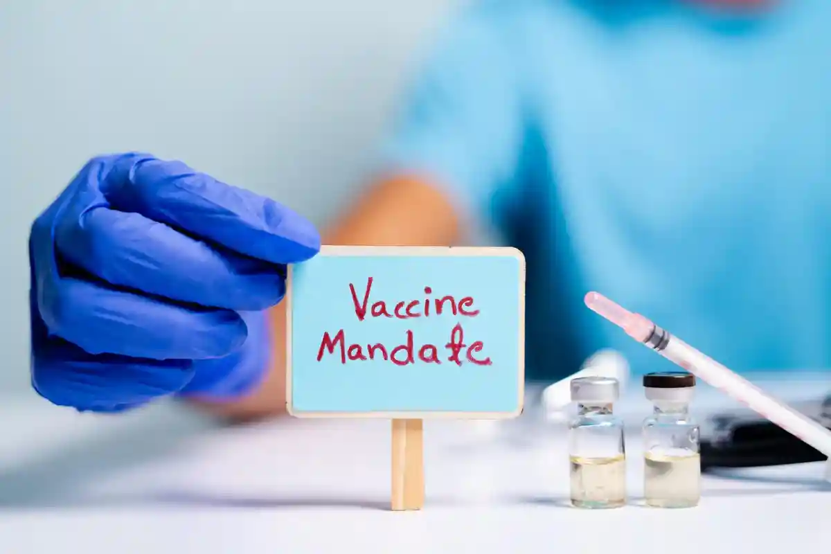 Обязательная вакцинация медиков остается в силе. Фото: WESTOCK PRODUCTIONS / shutterstock.com