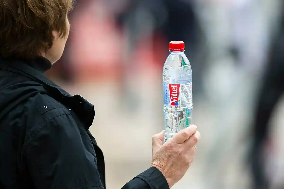 Nestle прекращает продажи воды Vittel