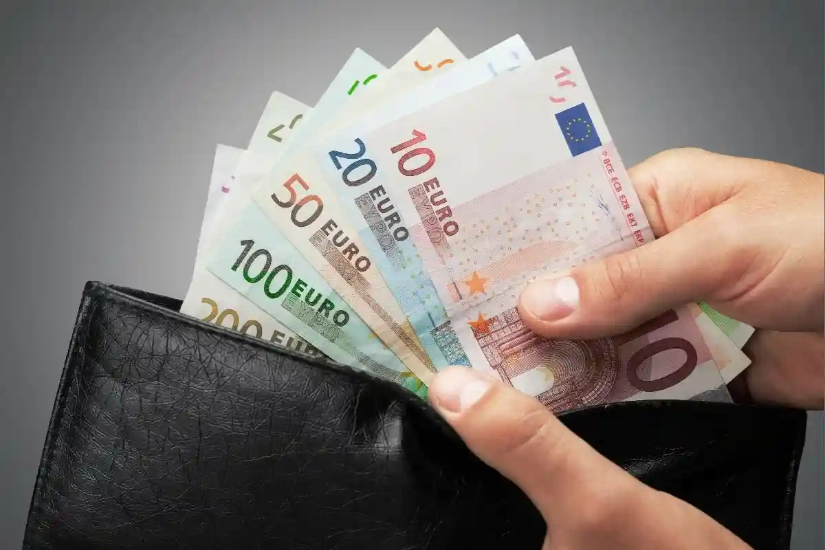 Согласно подсчетам, реальная заработная плата в Германии упала на 0,1% из-за высоких цен. Фото: Billion Photos / Shutterstock.com