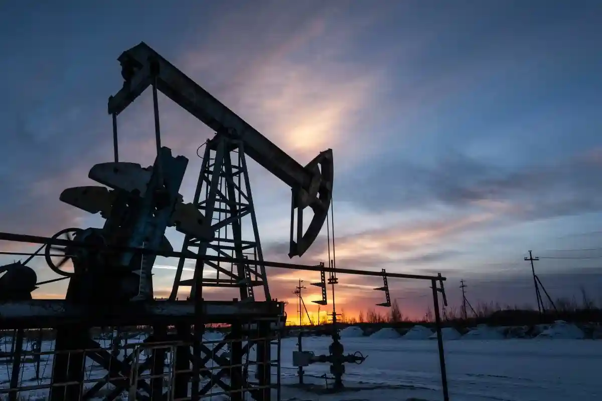 Паническая скупка нефти, Brent по цене чуть ниже $140. Фото: ded pixto / shutterstock.com