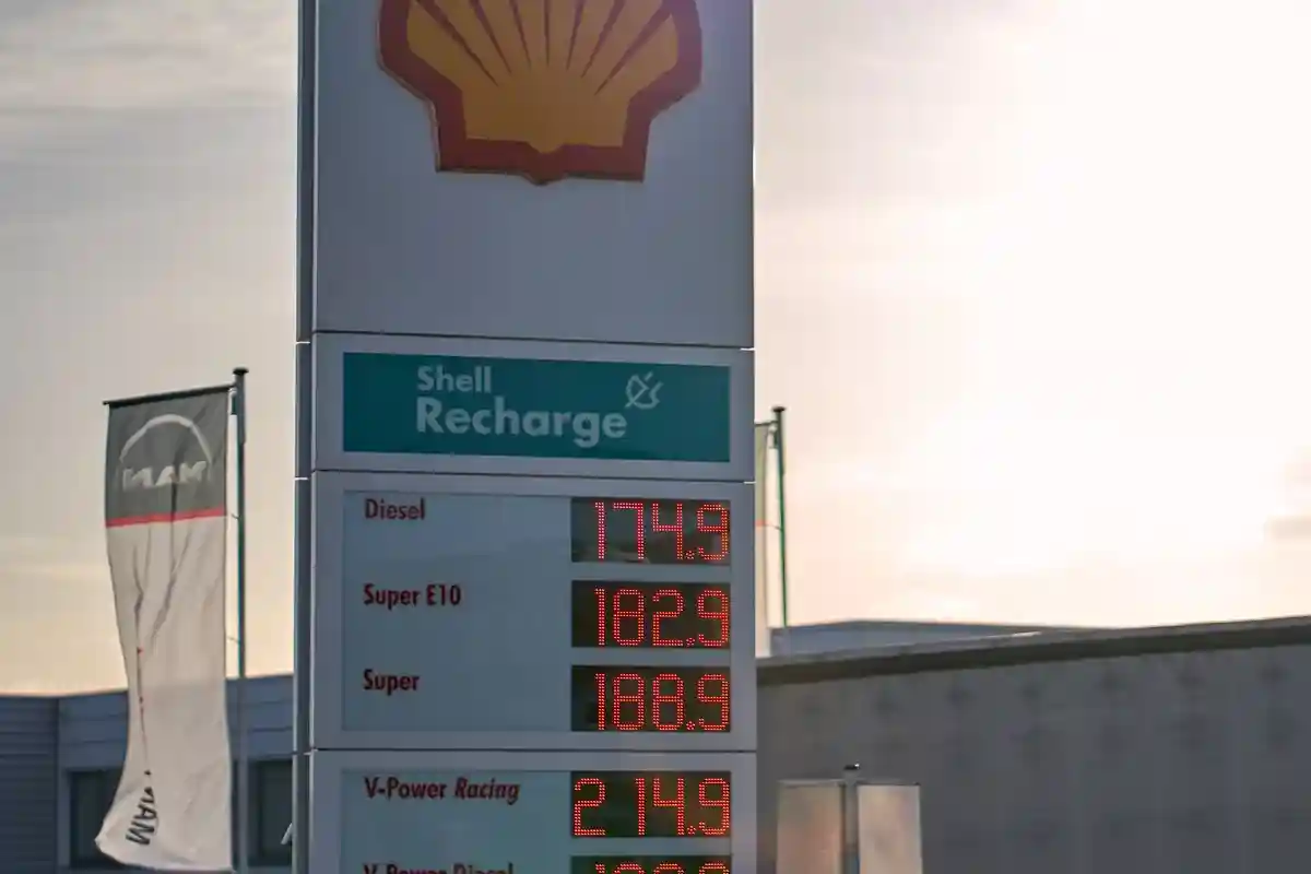 Цены на топливо в соседних с Германией странах оказываются более выгодными для немцев. Фото: Jan von nebenan / Shutterstock.com