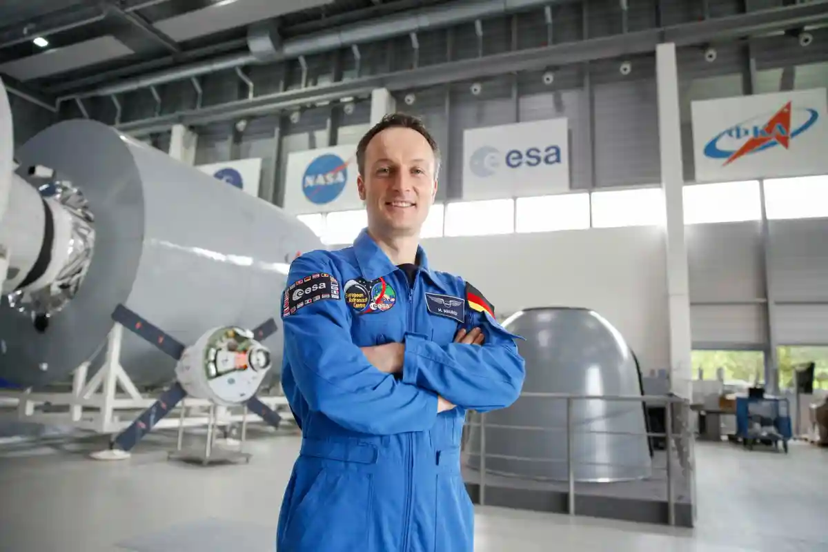 Немецкий астронавт Маттиас Маурер празднует свой день рождения в космосе