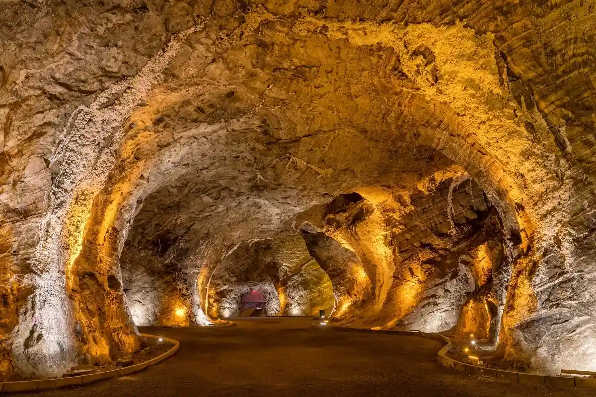 Пример солевой пещеры для галотерапии. Фото: Mazur Travel / Shutterstock.com