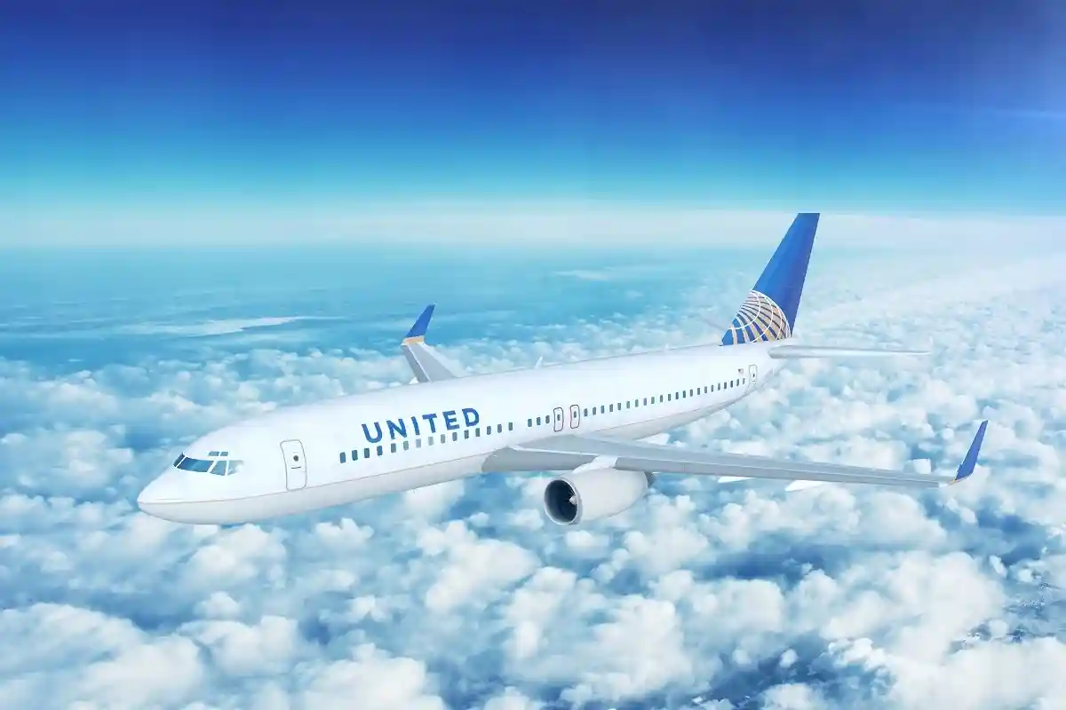 United Airlines разрешит непривитым сотрудникам вернуться на работу