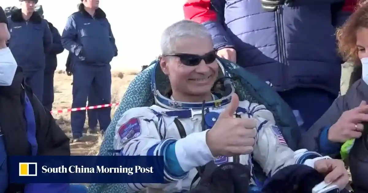 Астронавт и член экипажа завершили космический полет