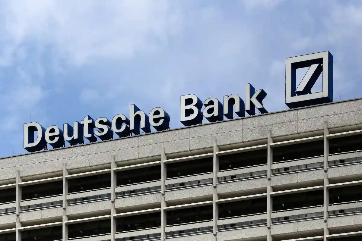 Deutsche Bank будет выплачивать сотрудникам повышенные бонусы