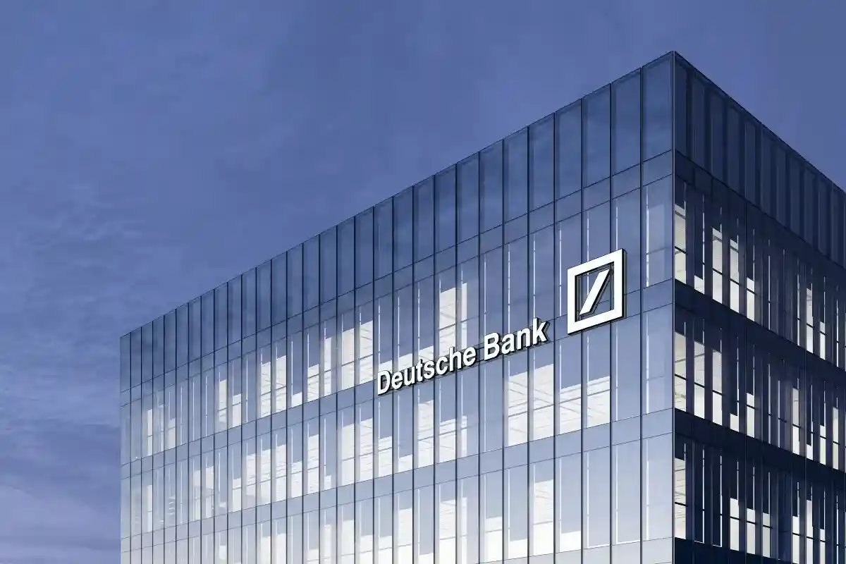 В прошлом году Deutsche Bank добился лучшего годового результата с 2011 года. После уплаты налогов баланс составил 2,5 млрд евро. Фото: askarim / Shutterstock.com