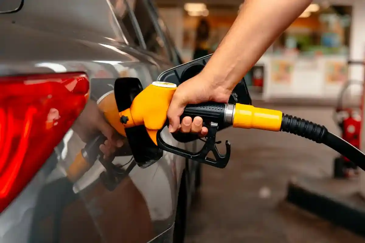 Высокие цены на бензин в Германии: почти 3 евро за литр