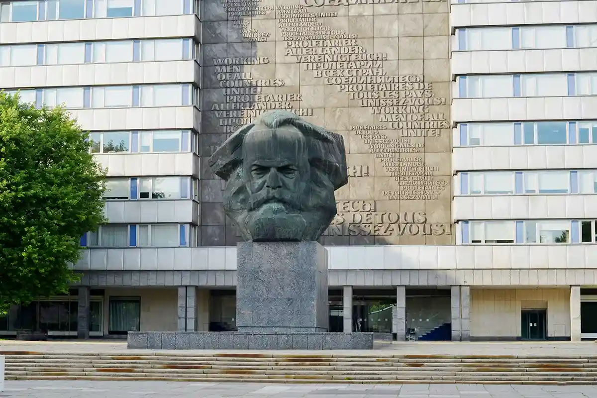 Памятник Карлу Марксу. Фото Sinuswelle