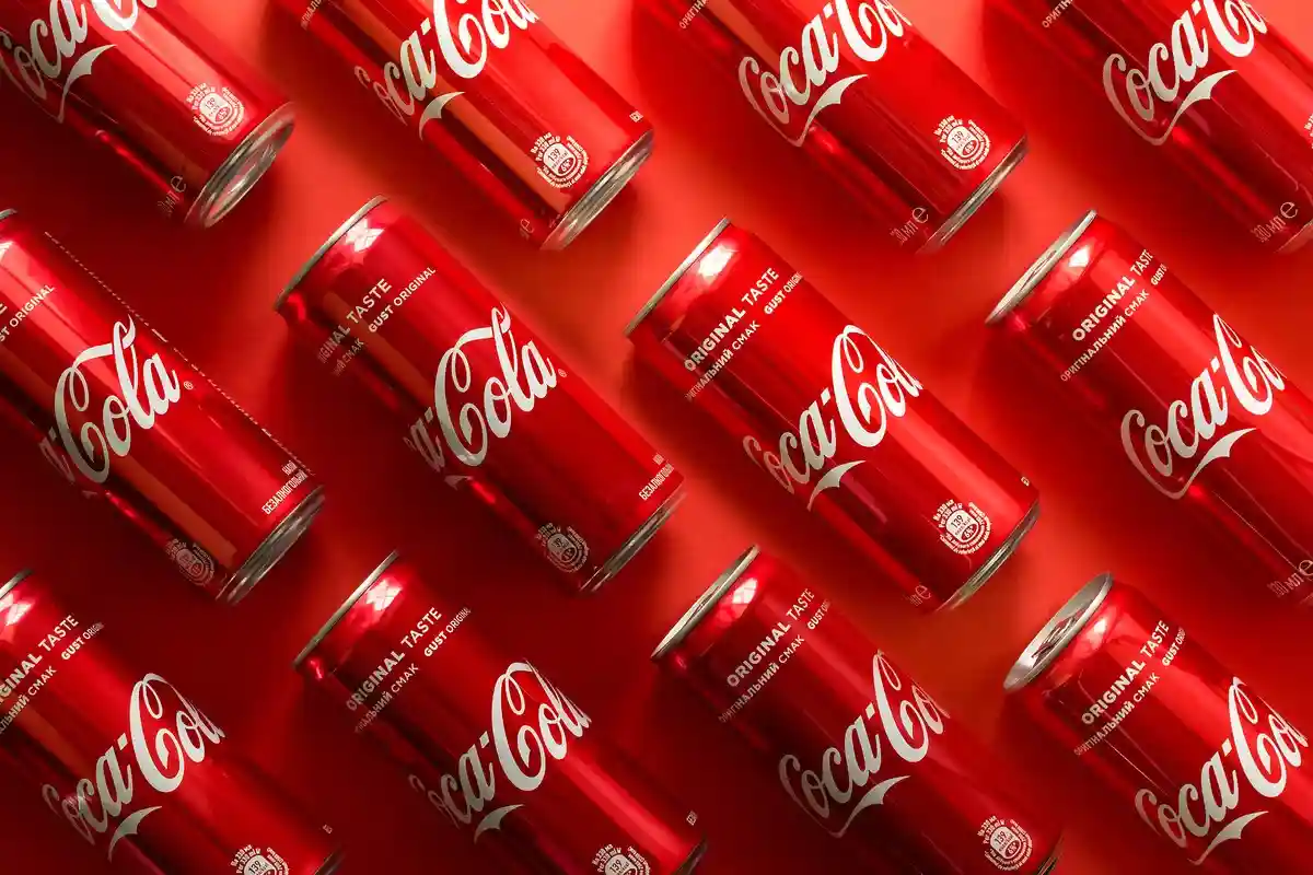 Coca-Cola приостанавливает работу в России
