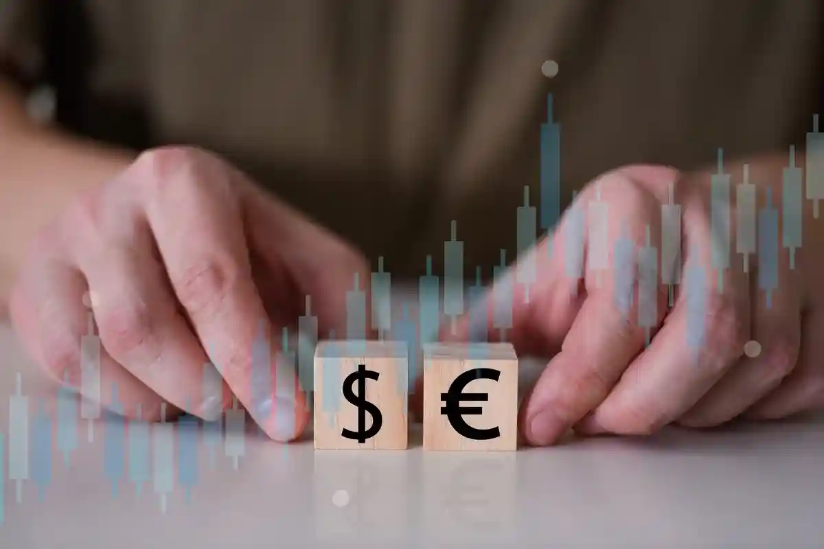 Доллар и евро продолжают падение. Фото: beast01 / shutterstock.com