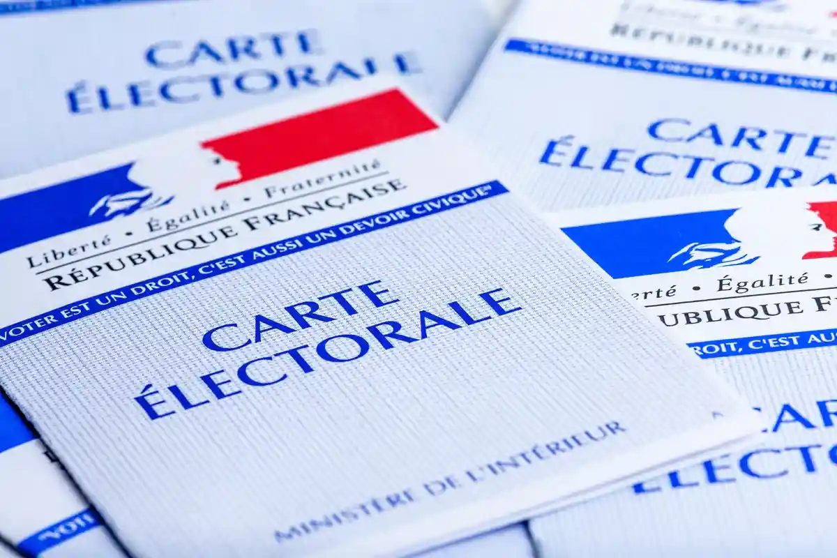 Через три недели во Франции состоится первый тур выборов. Фото: HJBC / Shutterstock.com