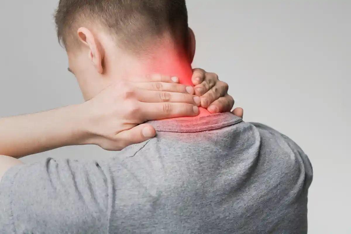 Если болит шея: действенные способы избавиться от боли