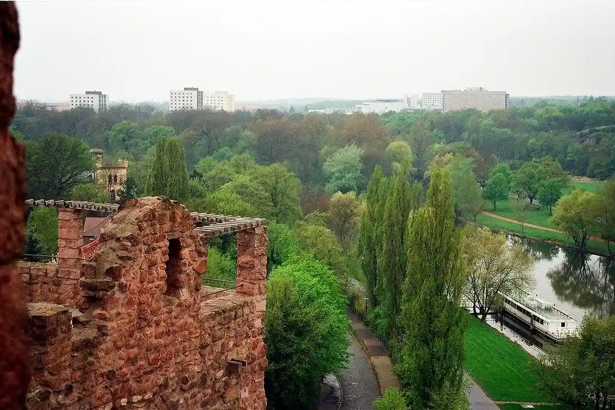 Вид со стен замка Гибихенштайн. Фото: Dguendel / wikimedia.org