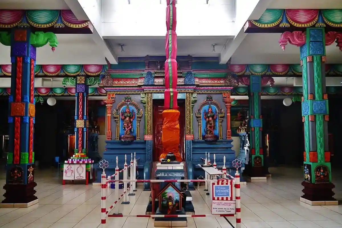 Внутри храма. Фото: Zairon / wikimedia.org