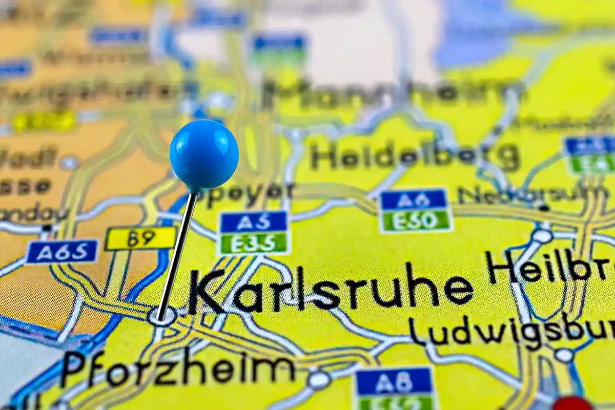 Город Карлсруэ на карте. Фото: shutterstock.com
