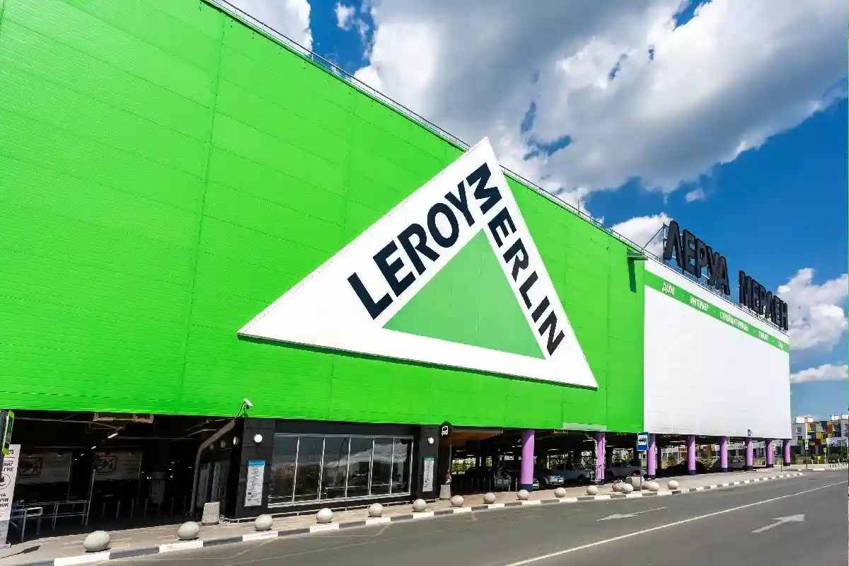 Компания Leroy Merlin («Леруа Мерлен») продолжит работать в России и расширит ассортимент и поставки. Фото: FotograFFF / Shutterstock.com