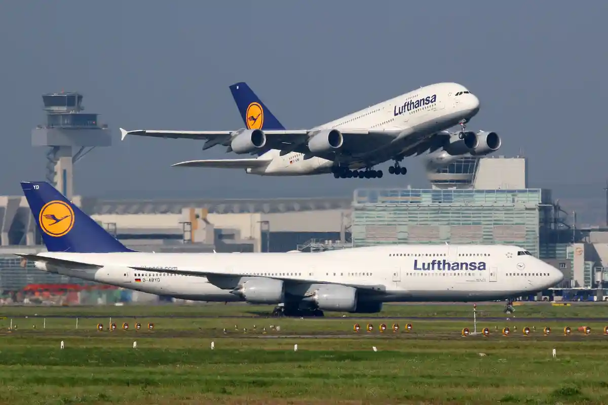Lufthansa назвала причины отказа в перевозке для россиян. Ими стали отсутствие Шенгена и не соблюдение коронавирусных правил. Фото: Markus Mainka / Shutterstock.com.