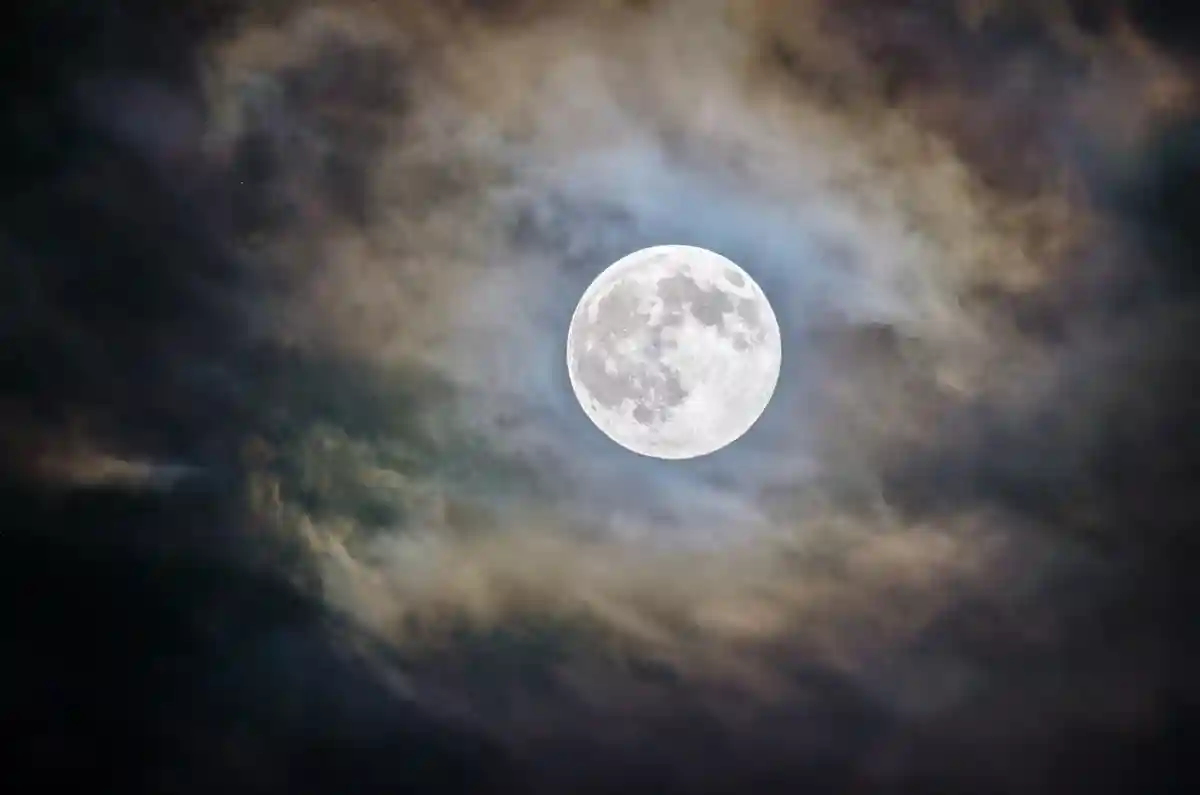 50-летняя капсула с Луны.