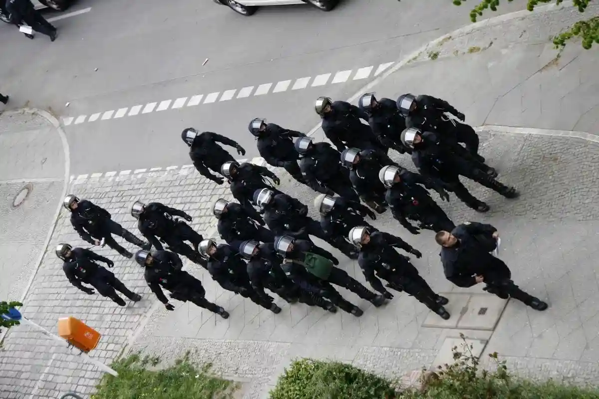 В феврале прошлого года полиция и прокуратура приняли меры против неонацистов, проведя масштабную облаву в Балльштедте и Готе. Фото: 360b / shutterstock.com
