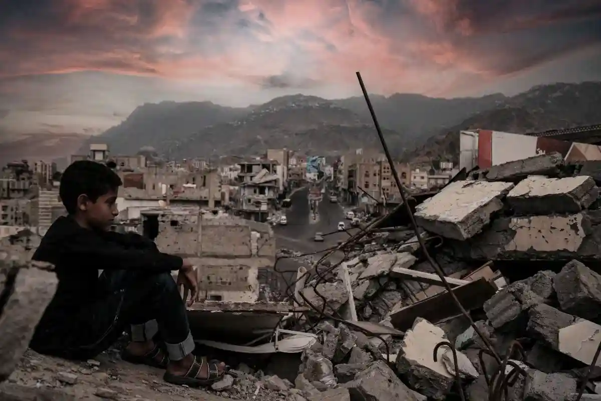 Война в Йемене бушует уже семь лет и конца ей не видно. Фото: akramalrasny / shutterstock.com