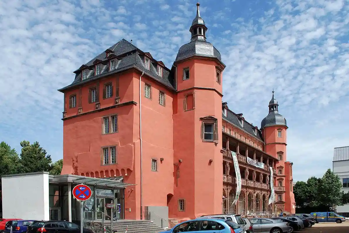 Изенбургский замок в Оффенбах-на-Майне. Фото: diba / wikimedia.org