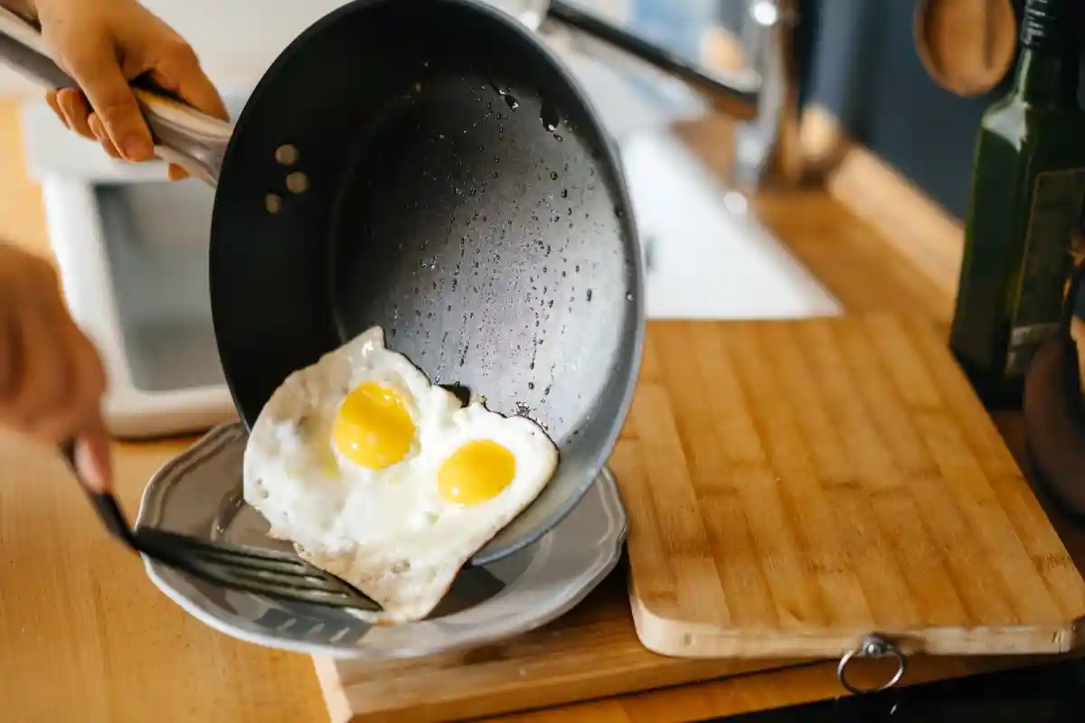 Как правильно готовить яйца. Фото: Dmitry Galaganovl / Shutterstock.com