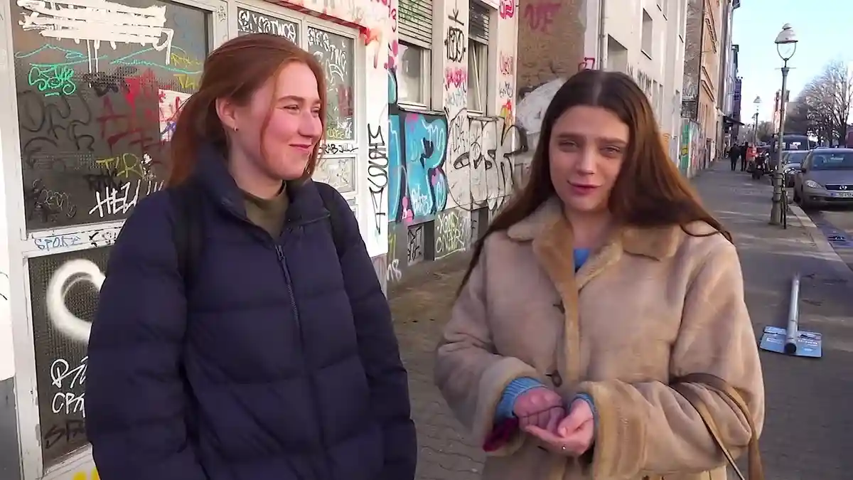 Первые дни в Берлине: история беженки из Киева. Скриншот: Aussiedlerbote / YouTube