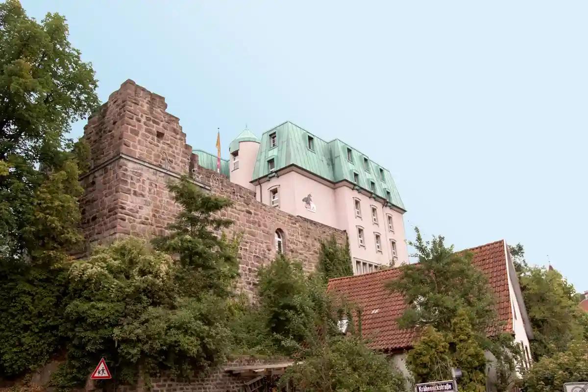 Разрушенный замок Вайсенштайн в городе Пфорцхайм вид на руины. Фото: gruppenunterkuenfte.de