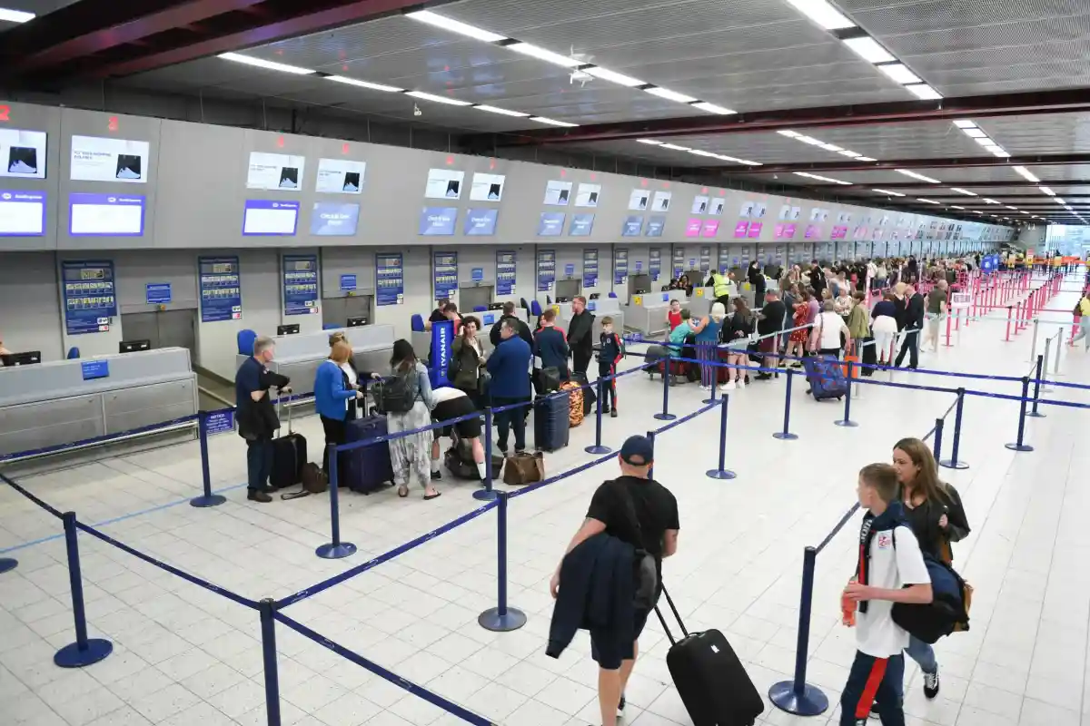 Увеличение пассажиров в аэропорте Хитроу. Фото: Phil Mosley / Unsplash.com