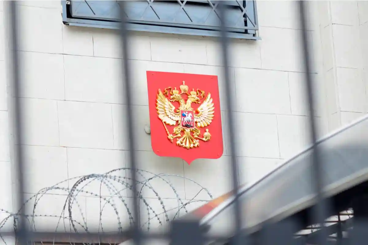 Посольства России просят сообщать по проявлении ненависти