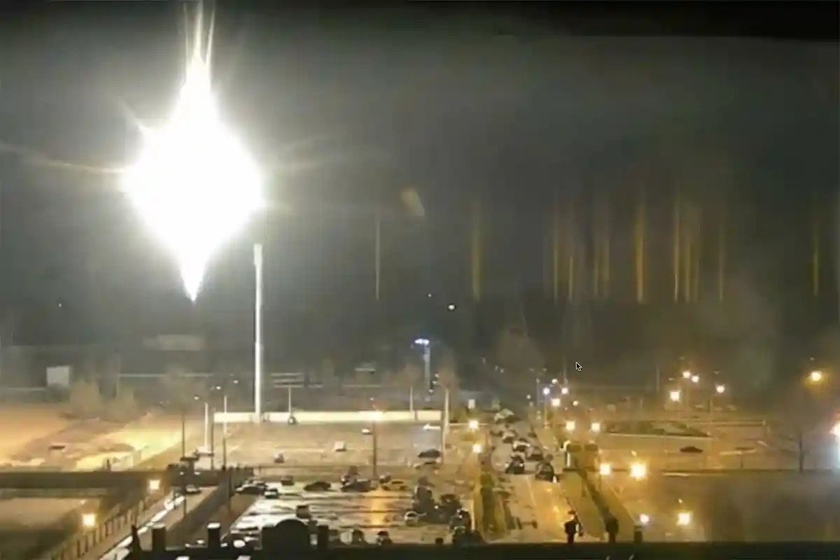 Пожар на территории Запорожской АЭС. Скриншот из видео: bbc.com