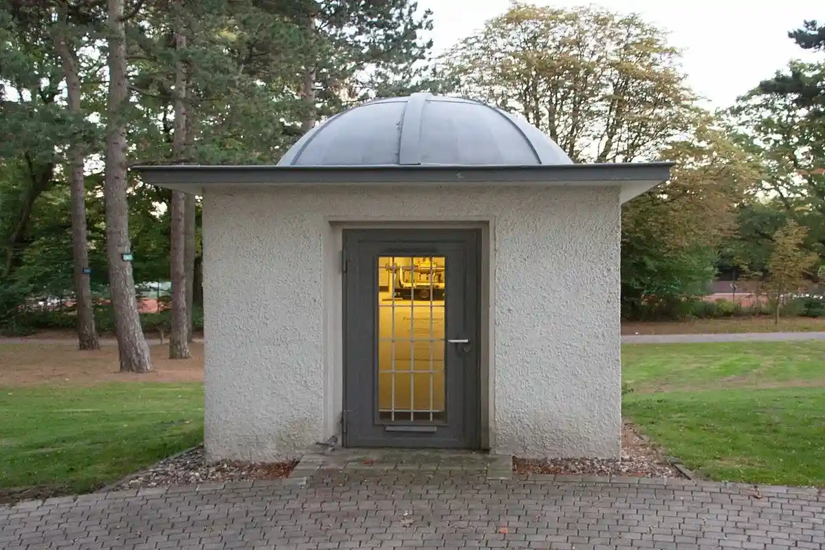 Дом меридиана на территории обсерватории города Реклингхаузен. Фото: W.Strickling / wikimedia.org