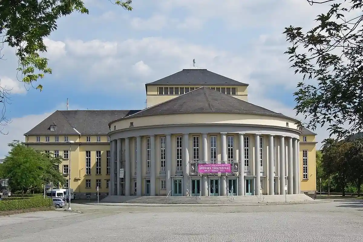 Театр города Саарбрюккен. Фото: LoKiLeCh / wikimedia.org