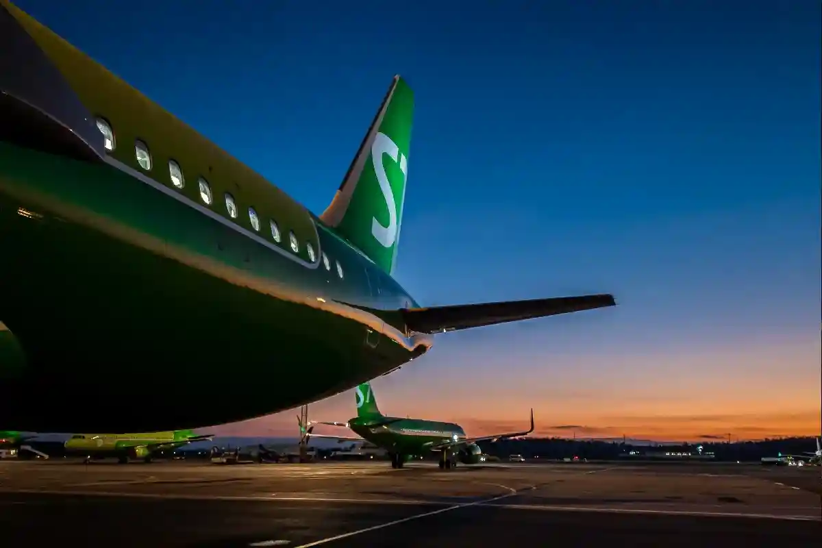 Ранее S7 Airlines планировала отменить лишь ряд рейсов за рубеж. Но теперь компания закрывает международную программу полетов. Фото: kislond / Shutterstock.com