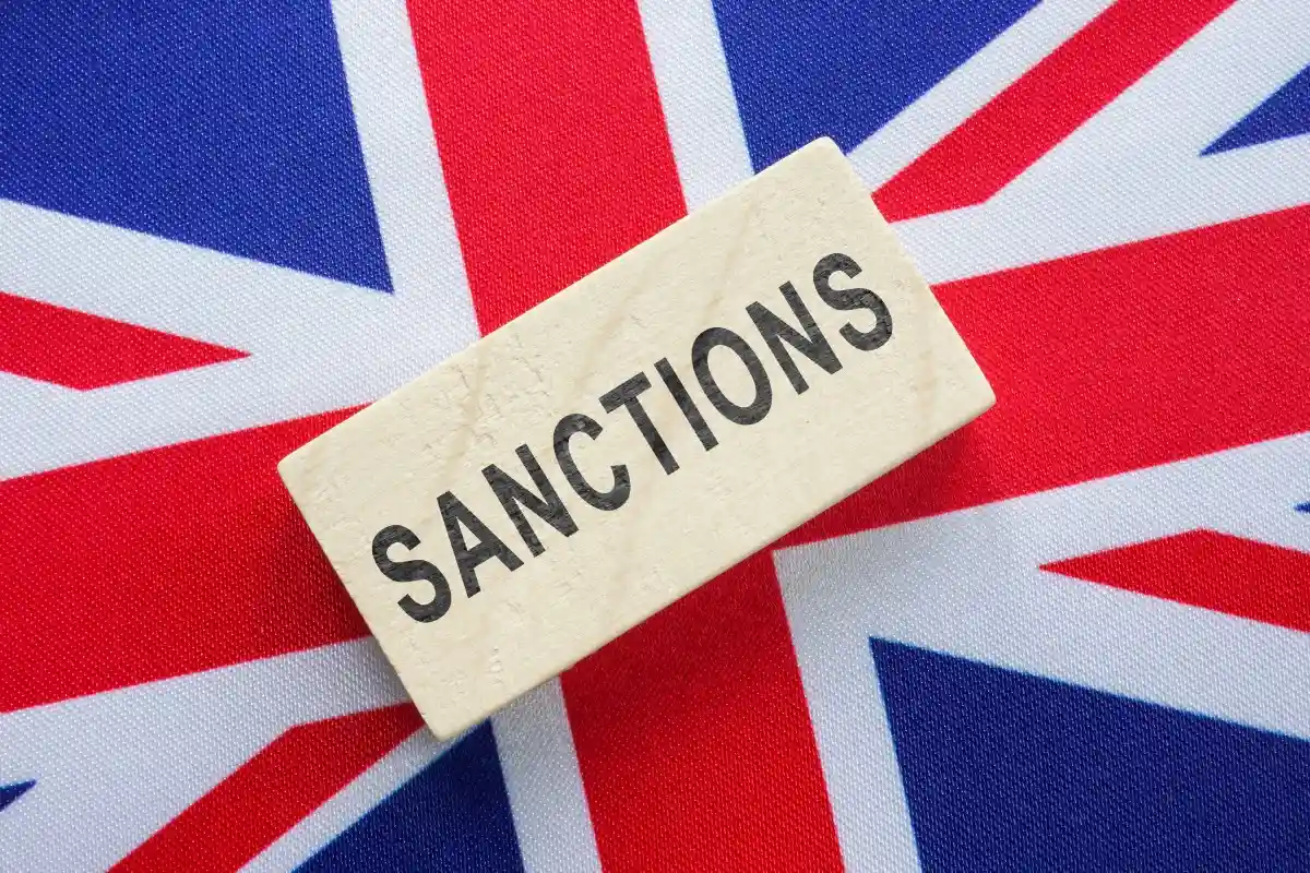 Великобритания ужесточает антироссийские санкции. Фото: Vitalii Vodolazskyi / Shutterstock.com