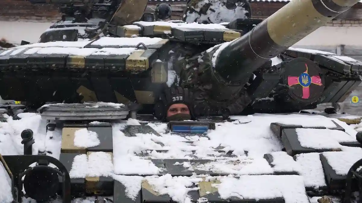 Украинские войска пытаются предотвратить обстрелы мирных жителей в Гостомеле с первых дней войны. Фото: Seneline / shutterstock.com