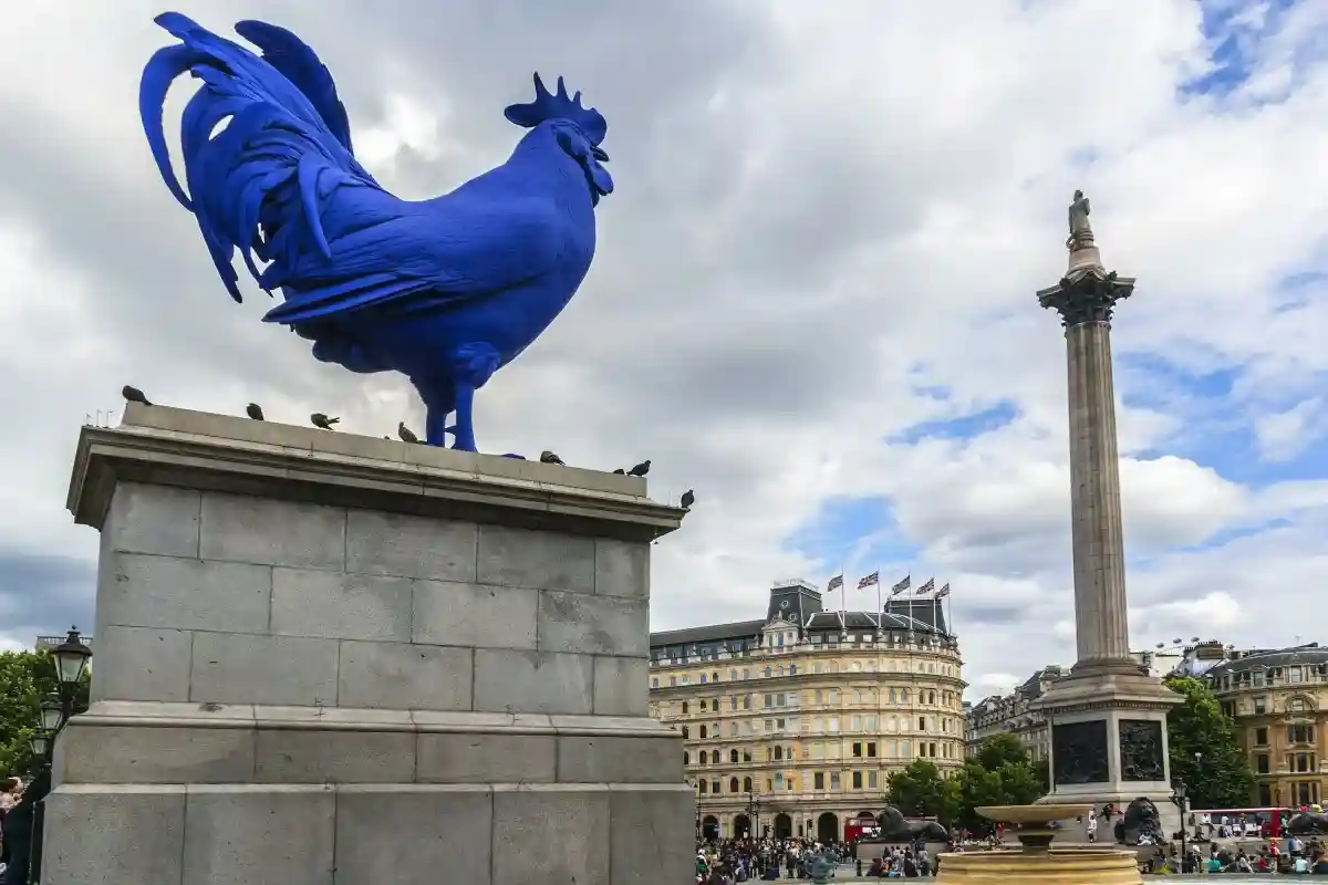 В 2013 году Катарина Фрич представила другую свою работу — гигантского голубого петуха на Трафальгарской площади в Лондоне. Фото: Kiev.Victor / Shutterstock.com