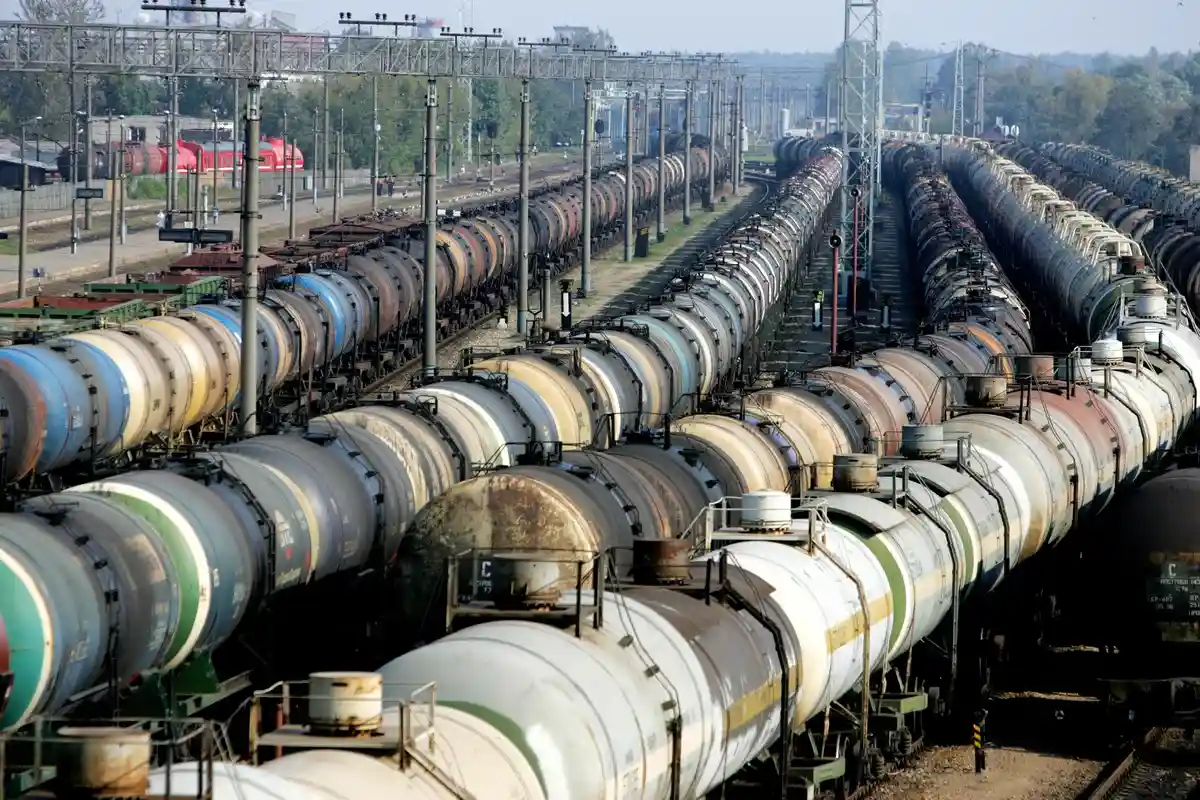 Индия и Китай скупают дешевую российскую нефть