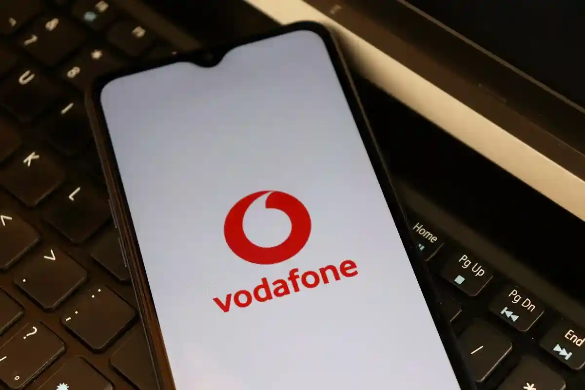 Как утверждают в Vodafone, мобильные устройства также станут более выносливыми, поскольку 5G+ экономит «до 20% энергии» на смартфоне. Фото: Brenda Rocha - Blossom / Shutterstock.com
