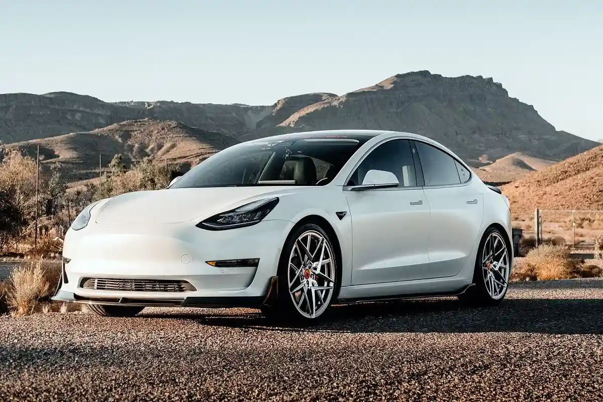 Tesla второй раз за неделю повышает цены на автомобили