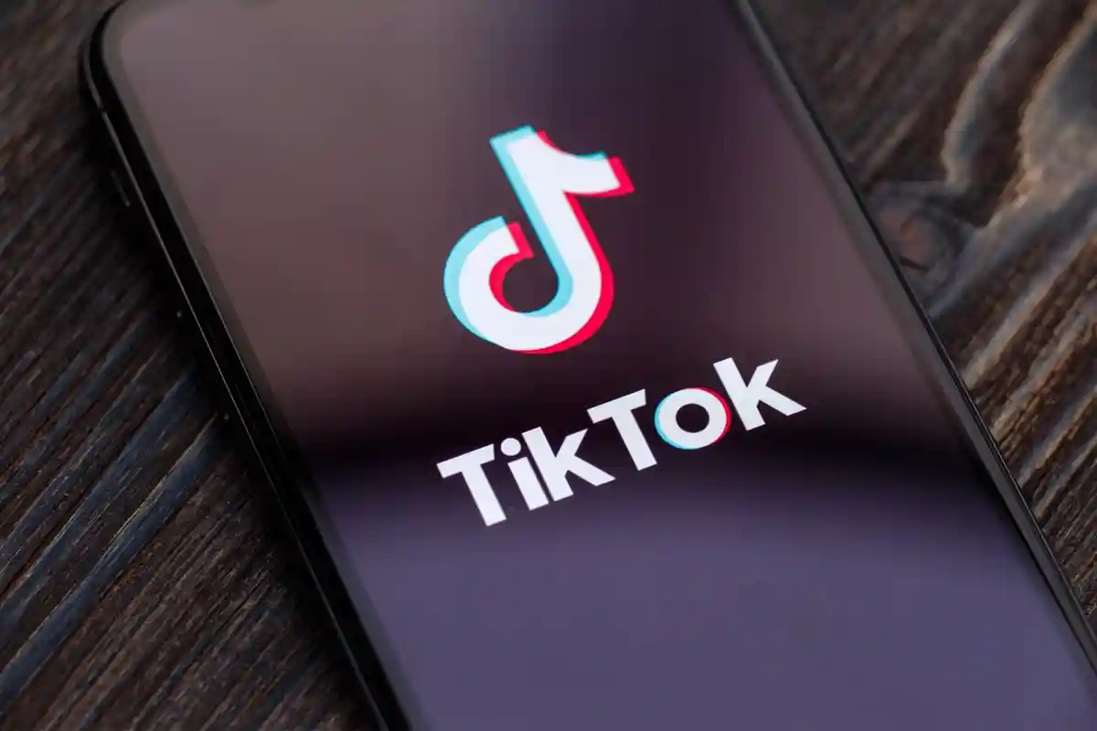 TikTok ограничил работу в России