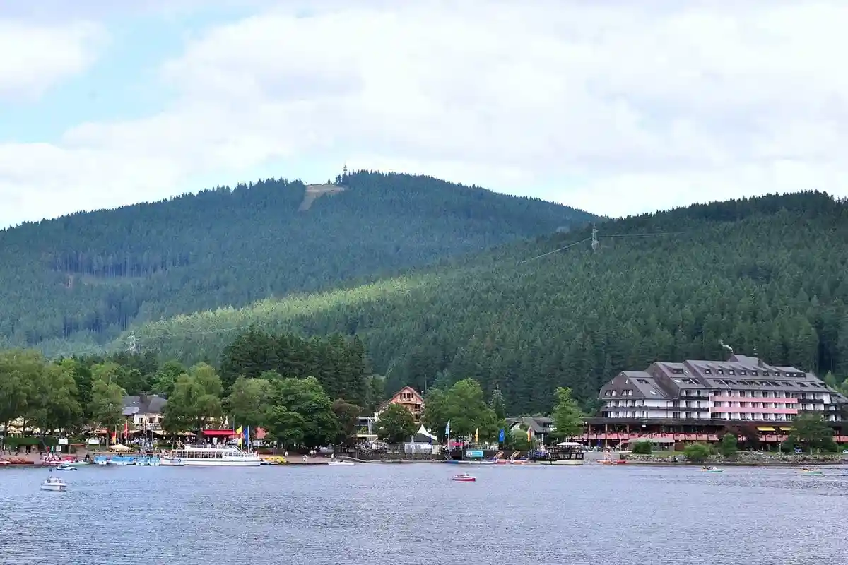 Вид на Титизее-Нойштадт с озера. Фото: Ignaz Wiradi / wikimedia.org