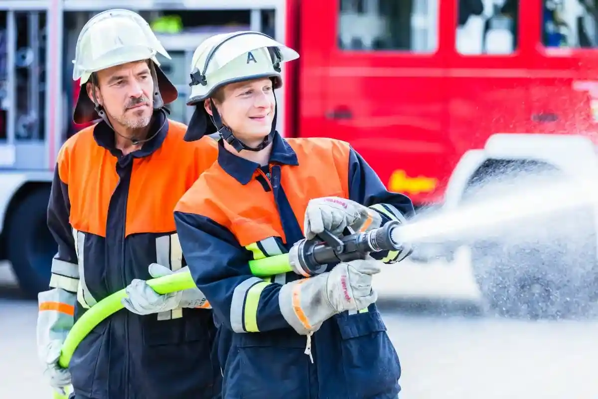Тюрингия: муниципалитеты требуют разрешить несовершеннолетним работать пожарными
